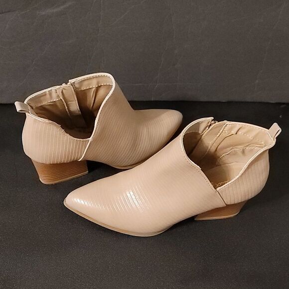 QUPID POINTED TOE SIDE ZIPPER CLOSURE WOMEN'S ANKLE BOOTIES - Picture 11 of 15